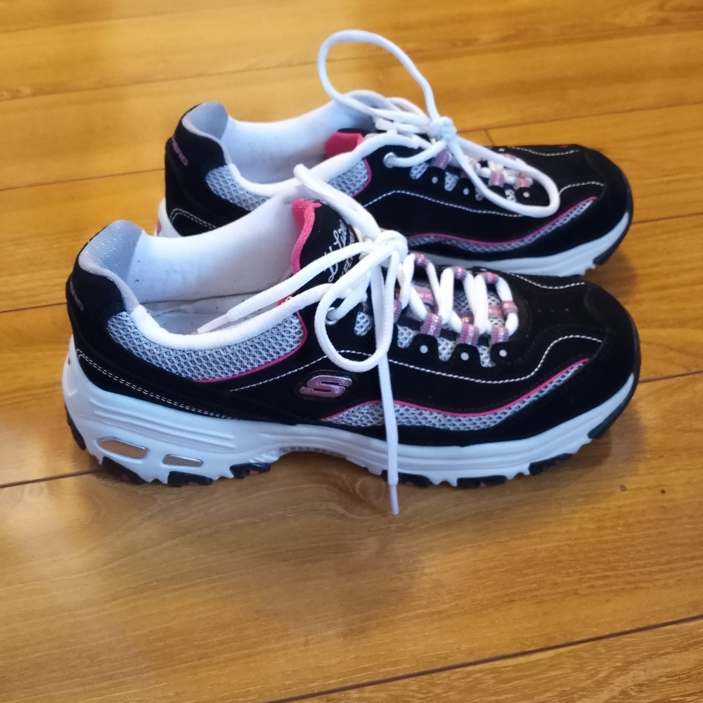 Skechers D'Lites Womens Black Leather Athletic Shoes Size 9